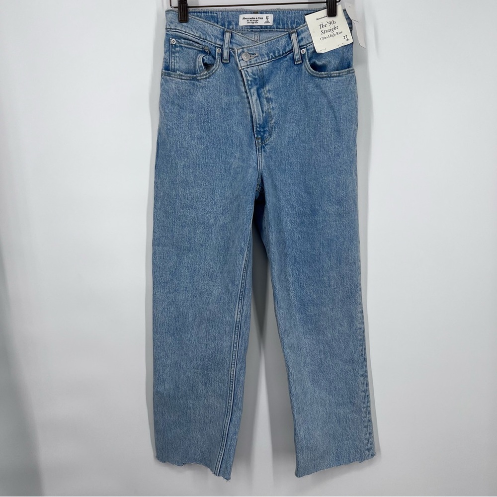 Abercrombie & Fitch 90’s Ultra High Straight Leg Light Wash Jeans
